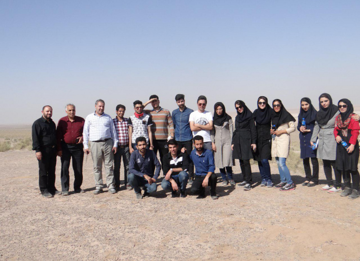 بازدید دانشجویان گروه معماری دانشگاه کاشان از دریاچه نمک و ماسه زارهای مرنجاب(آبان۹۶)